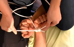 Start by wrapping the belt around your wrist. How To Make Rope Handcuffs In Less Than 30 Seconds Task Purpose