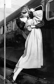 Black And White Romance Movies Pretty Kiss Photos For Valentine S Day Vintage Photography Vintage Photos Black And White Photography