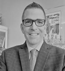 Earl Quint's Instagram, Twitter & Facebook