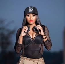 Actress enhle mbali maphumulo and dj zinhle jiyane have bonded over the heartbreak and maphumulo was referring to the 2013 media storm about her house music maestro husband dj. Dj Zinhle Biography Age Boyfriend Songs Net Worth