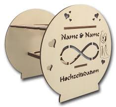 Von schönen präsenten und bezaubernden extras. Geschenke Zur Hochzeit Holz Weinflaschenhalter Namen