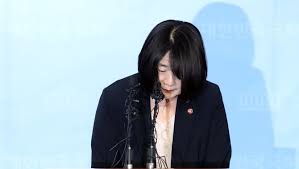 윤미향 남편 부동산 실명제 위반이 문제면, 오세훈 사형감. ìžì§„ì‚¬í‡´ ê±°ë¶€í•œ ìœ¤ë¯¸í–¥ ì˜¤ëŠ˜ë¶€í„° êµ­íšŒì˜ì› ì‹ ë¶„