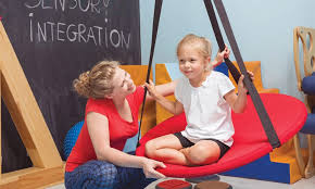 Hoy os proponemos 10 juegos divertidos para fiestas infantiles, ya que las vacaciones están a la vuelta de la esquina y pronto los niños tendrán muuucho tiempo libre, no hay nada que les guste más que jugar así que una fiesta infantil es una gran idea para cualquier día de la semana. 8 Juegos Interesantes Para Romper El Hielo Para Ninos