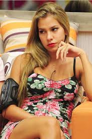 Adriana sant'anna launched her own app that gives users an inside look at her daily life and tastes. F5 Celebridades Aos 29 Ex Bbb Adriana Sant Anna Diz Que Ja Tem O Suficiente Para Parar De Trabalhar 01 06 2020