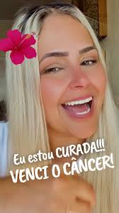 Autoestima para quem está enfrentando o câncer não se resolve só com batom  e lenço bonito. Isso ajuda, claro. Mas não dá conta de tudo que a gente  sente quando olha no