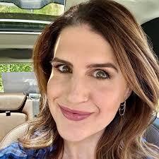 Lindsey Brook (@movingwithlindsey) • Instagram photos and videos