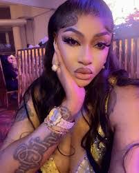 Angela Boom's Instagram, Twitter & Facebook