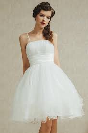 Une large gamme de robes de demoiselle d'honneur, robes pour mariage invité, robe témoin de mariage, robe mère de mariée, robes cérémonie fille, robes de fiançailles, robes de soirée / cocktail pour mariage et d'autres robes pour les événements spéciaux sont à votre. Petite Robe Blanche Pour Aller A Mariage Avec Bretelle Fine En Tulle Robedesoireecourte Fr
