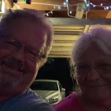 Does anyone know Vicki in Lake Ka-Ho Neighborhood?