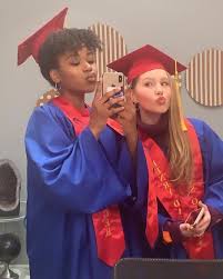Riele Downs Fpg On Instagram I Bet Riele And Ella Were The Smartest Congrats To These Beautiful Beans On Graduating Atrizes Garotas Lindas Meninas