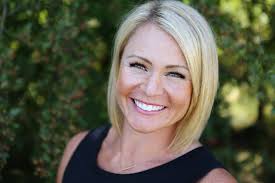 ⚡A couple of months ago I was feeling a little bit of (self-imposed)  pressure with my business. Was I innovative enough? Was I selling enough?  Just little inscuries were creeping in -