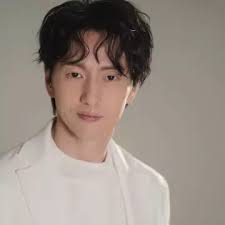 Musical theater actor and Stanford alum Michael K. Lee to speak at  CEAS/EALC departmental commencement ceremony