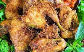 Ayam merupakan bahan makanan yang cukup lumrah dimasak di sekitar kita, selain bergizi dan rasanya enak ayam juga mudah untuk divariasikan pembuatannya dan menghasilkan rasa salah satu variannya akan dibahas dalam resep kali ini, yaitu resep ayam goreng 'serundeng' lengkuas. Resep Ayam Goreng Lengkuas Untuk Bekal Suami Ke Kantor Okezone Lifestyle