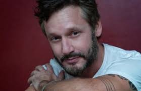 Ficha: Persons Unknown ¿En quién vas a confiar?