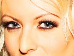 #rudygiuliani è lo zimbello dell'internet dopo una conferenza stampa nel corso della quale due rivoli neri di mascara gli hanno macchiato le guance. Rudy Giuliani Attacks Stormy Daniels But Disgraces Himself The New Yorker