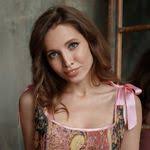 Anastasia Rood's Instagram, Twitter & Facebook