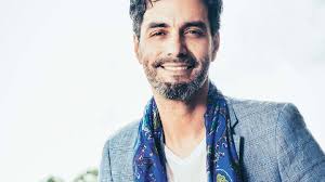 Adrián Navarro sufrió un accidente automovilístico en España