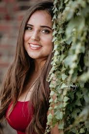 Kelly Wachs's Instagram, Twitter & Facebook