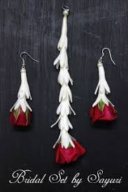 Tuberose Jewellery For Haldi Jewels Of Sayuri Flower Jewelry Designs Fresh Flower Jewelry Flower Jewellery For Mehndi
