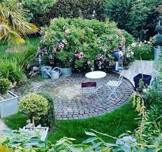 Un Point Positif A Ce Temps Mediocre Le Jardin Est Bien Vert Jardin Monjardin Cotesdarmor Garden Rose Outdoor Gardens Outdoor Furniture Sets Outdoor Spaces