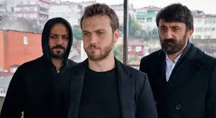 #çukur #azerkurtuluş #koçovalı yeni sezon hazırlıklarını geride bırakan ve eylül ayı için fragmanları yayınlanmaya başlayan çukur dizisi'nin yeni sezon oyuncuları da belli olmaya başladı. Cukur Da Yaprak Dokumu Uc Oyuncu Diziden Ayrildi Fotograf Galerisi