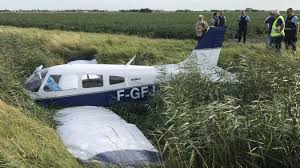 Un boeing s'est crashé peu après son décollage de la havane. Un Accident D Avion A L Aerodrome Des Moeres Fait Quatre Blesses Legers