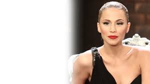 Μιλώντας για την νάντια μπουλέ και τη σχέση τους, ο γρηγόρης παραδέχτηκε πως είναι ξανά μαζί και ότι εκείνος κάνει ό,τι μπορεί για να την προστατέψει, όπως άλλωστε κάνει και με κάθε γυναίκα που έχει στο πλευρό του. Nantia Mpoyle Celebrities Eidhseis Yupiii Gr