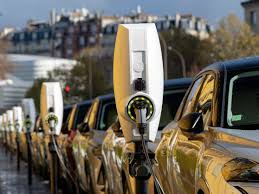 كيف تؤثر مميزات السيارات الكهربائية على قرار الشراء؟