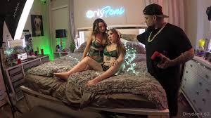 Watch online Dirty danii aka Dirtydanii_69 OnlyFans - A sexy fun little  behind the scenes video of our photo shoot at my house @sweetlilsinner333  @peach on X-video