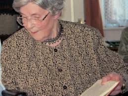 Letture, torna a creazione letteraria di Ellis Peters esperta di storia del  Medioevo