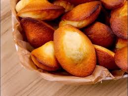 Voici La Recette Des Madeleines Facile Et Rapide Elles Possedent Une Texture Moelleuse Et Un Bon Gout De Fleur D Oranger Bonne Degusta Food Fruit Vegetables