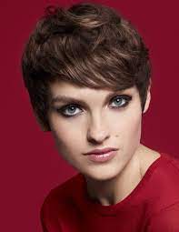 Camille Albane Short Brown Hairstyles Short Brown Hair Uk Hairstyles Brown Wavy Hair