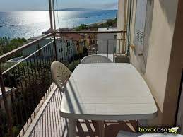 A follonica in una delle vie più comode del centro cittadino, affittasi anche settimanalmente nei mesi estivi un appartamento di ampie dimensioni con vista mozzafiato sul golfo. Case Fronte Mare In Affitto A Follonica Gr Trovacasa Net