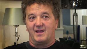 Laza stílusára előadásain is vevők, ezek általában telt házzal zajlanak. Elek Ferenc Arckep By Kadarkai Endre