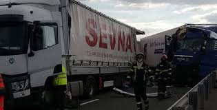 Check spelling or type a new query. IncÄƒ Un Accident Pe Autostrada A1 Patru Persoane Au Fost Transportate La Spital Special Arad Ultimele È™tiri Din Arad