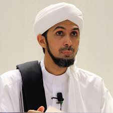 Usia beliau 1 tahun lebih muda dari al habib munzir al musawa alaihi rahmatullah, namun beliau berhasil mendapatkan hati di tengah jutaan umat muslim di malaysia. Khutbah Jumaat 30012015 Mdettar Habib Ali Zaenal Abidin Al Hamid By Wanajaib