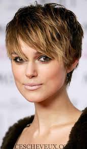 Coupes courtes femmes cheveux fins, cheveux courts rasés coupe cheveux court femme, coupe de cheveux courte, coiffures cheveux courts, idées de coiffures, blond cendré, mode et beauté. 5 Courts Coupes Pour Cheveux Epais Et Des Visages Ronds Cheveux Coiffure Cheveux Courts Coupe De Cheveux Courte Cheveux Tres Courts