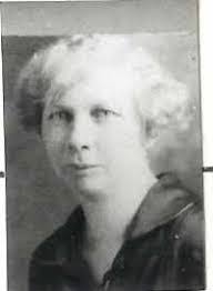 Harriett Wilcox's Instagram, Twitter & Facebook