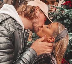 Här är fem tankar om det granithårda nyförvärvet. Josephine Qvist Om Uppbrottet Fran Stefan Warg Osmakligt