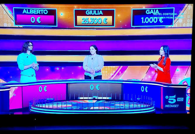 Anche questa sera Giulia Smargiassi si è confermata campionessa, vincendo  altri 25.300 euro e ricevendo numerosi complimenti perche', come ha detto  più volte Gerry Scotti durante la puntata, per vincere ci vuole
