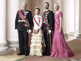 Harald bluetooth) ukendt fødselsår, død senest 987) var søn af kong gorm den gamle og dronning thyra dannebod. H M Kong Harald V H M Dronning Sonja H K H Kronprins Haakon Og H K H Kronprinsesse Mette Mari Konigliche Familie Koniglicher Stil Norwegisches Konigshaus