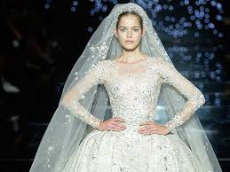 Peter copping zur gestaltung seines ersten oscar de la renta brautansammlung. Hochzeitskleider Die 7 Schonsten Aus Paris