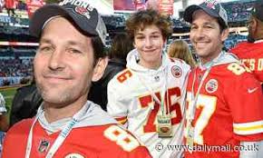 Paul stephen rudd is an american actor, comedian, screenwriter and producer. Paul Rudd 50 Cheers On The Kansas City Chiefs With Look Alike Son Jack 14 During Super Bowl Liv Celebrity News Newslocker