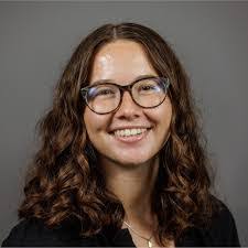 Lindsay Breault's Instagram, Twitter & Facebook