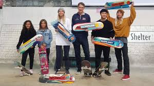 Mendes leal gained attention on the internet through viral videos depicting her skating in a tutu as well as her jumping off tall structures on her skateboard. Indicada Mais Jovem Do Laureus 2020 Rayssa Leal E Vista Como Fora Da Curva Por Tony Hawk Wscom