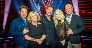 En al zeker niet op muzikaal talent. Viewers Are Very Excited About The Voice Senior Entertainment