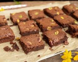 Recette De Brownies Alleges Aux Pistaches Et Au Chocolat Recette Recette Brownies Recette Pistache