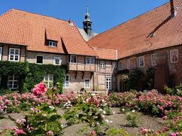 Vor dem roten tore 72a. Schattige Platze In Luneburg