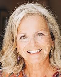 Rowena Farrell's Instagram, Twitter & Facebook