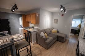 Renovation Alert These Freshly Renovated 1 Bedroom Apartments Have An Extra Large Ensuite With Walk In In 2020 1 Bedroom Apartment Apartment Outdoor Patio Space
